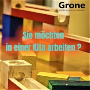 Kinderspielzeuge aus Holz im Hintergrund. Im Vordergrund steht der Text "Sie möchten in einer Kita arbeiten?".