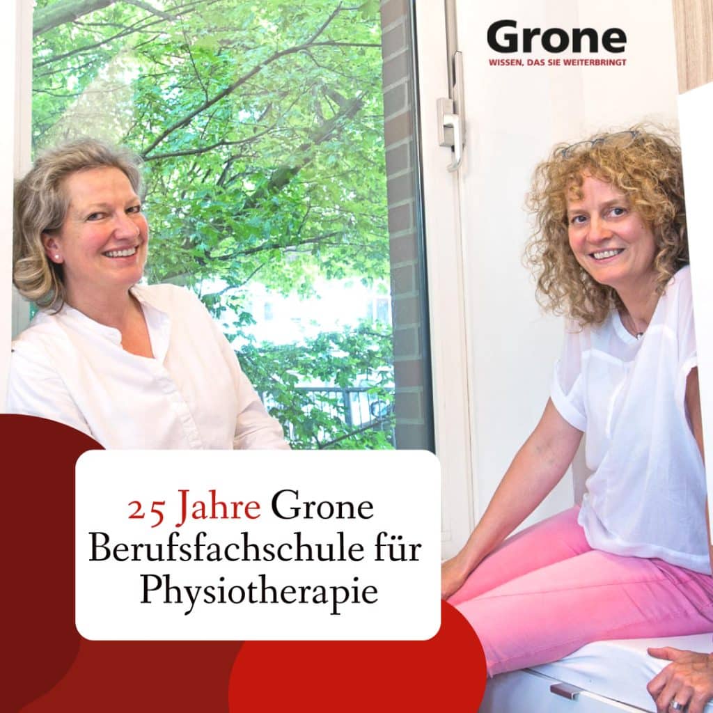 Zwei sitzende lachende Frauen. Schulleitung der Physiotherapieschule.