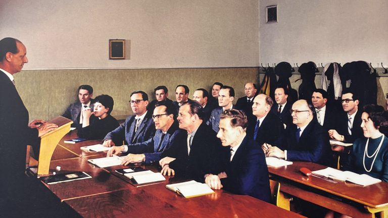 Das Bild zeigt den Unterricht in der Grone Wirtschaftsakademie in den 70ern