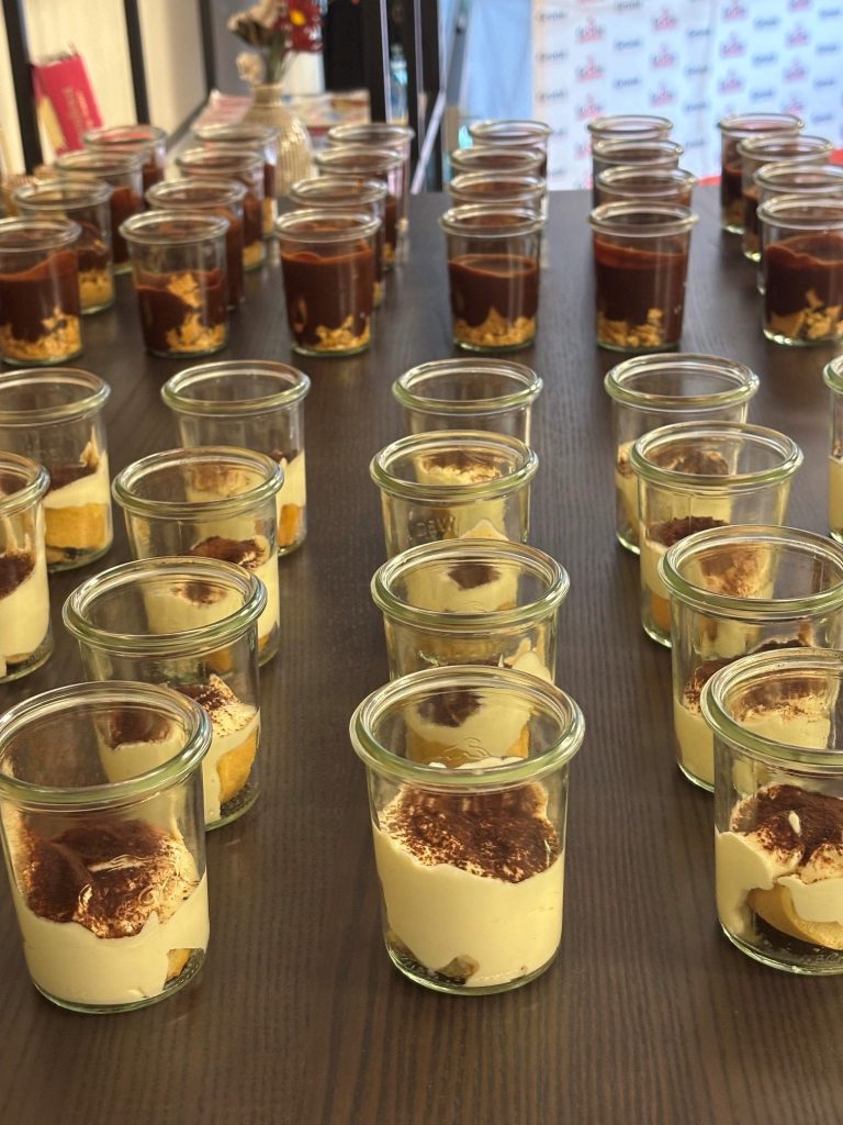 Das Bild zeigt kleine Desserts auf der Jubiläumveranstaltung der Grone Wirtschaftsakademie.